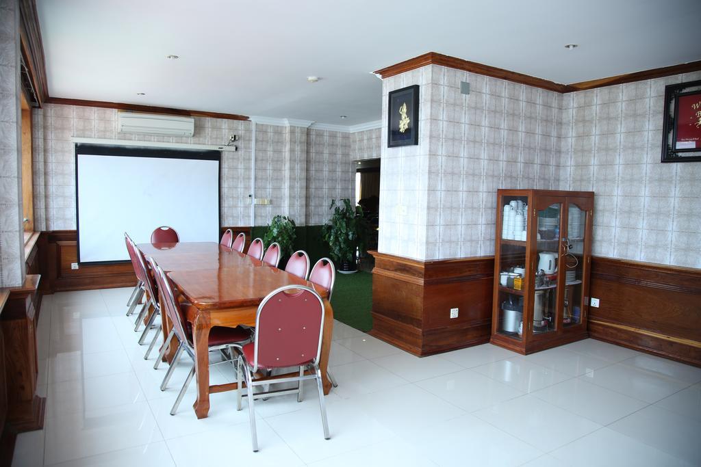 Holiday Hotel Battambang Dış mekan fotoğraf