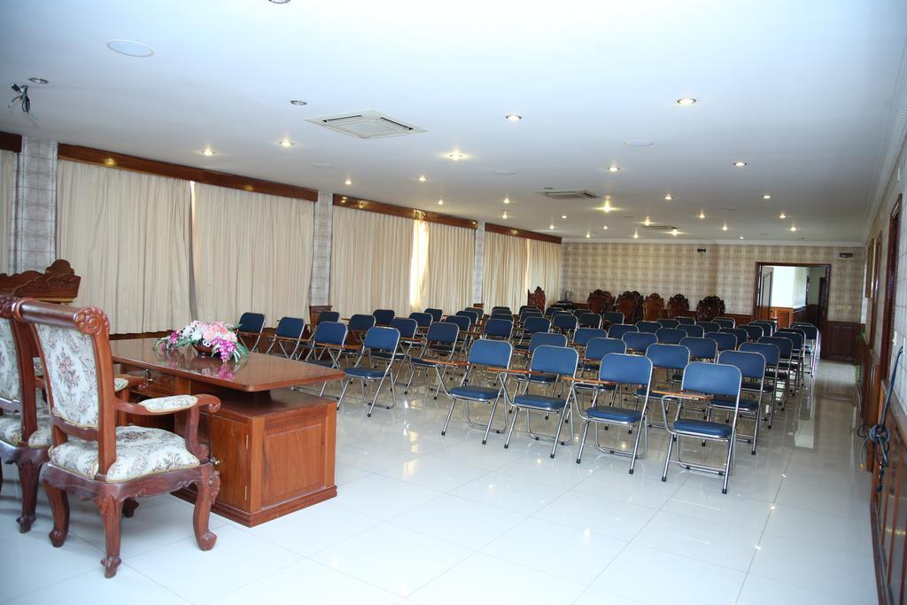 Holiday Hotel Battambang Dış mekan fotoğraf