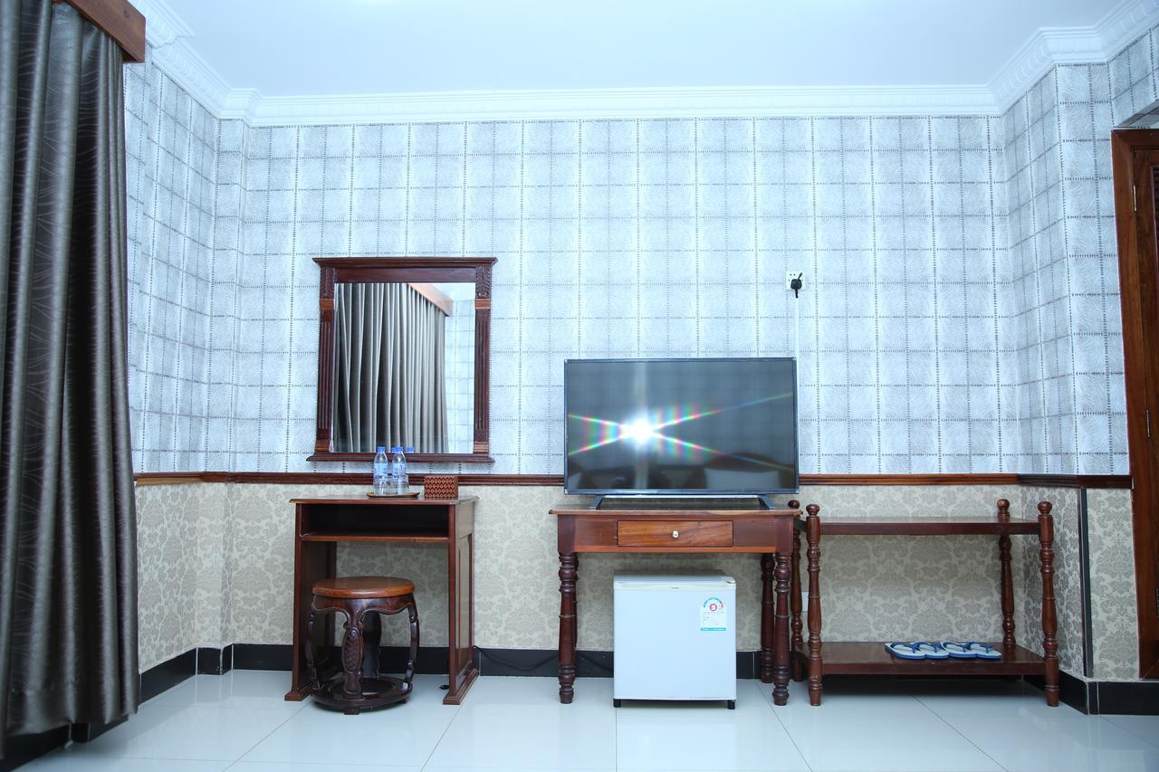 Holiday Hotel Battambang Dış mekan fotoğraf