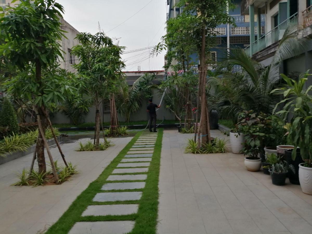 Holiday Hotel Battambang Dış mekan fotoğraf