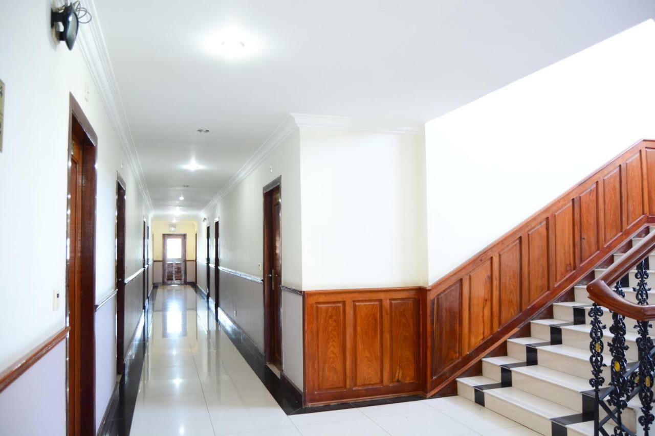 Holiday Hotel Battambang Dış mekan fotoğraf