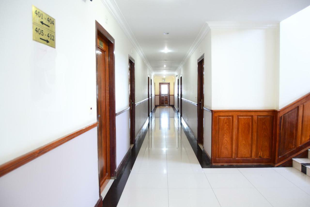 Holiday Hotel Battambang Dış mekan fotoğraf