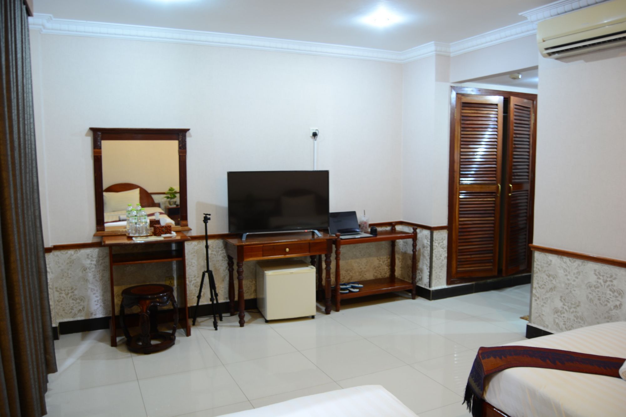 Holiday Hotel Battambang Dış mekan fotoğraf